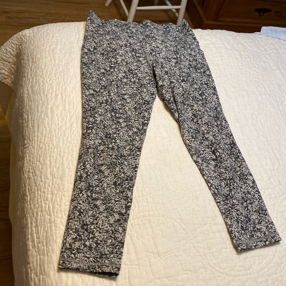 Athleta salutation stash pocket II textured 7/8 tight